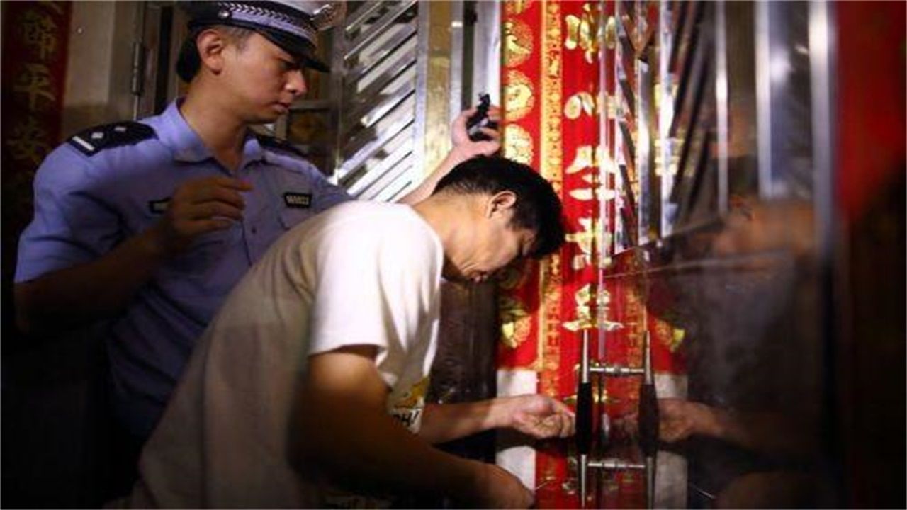 北海请开锁师傅开了锁后，师傅为什么一般都不进门，就算主人请也不进去？